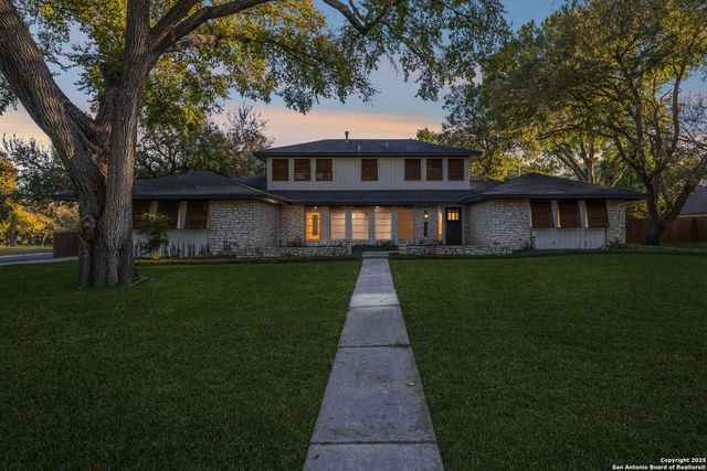 1939 Wayside, Seguin, TX 78155