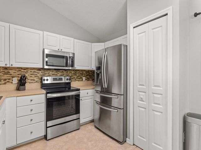 2440 89th Court, Vero Beach, FL 32966