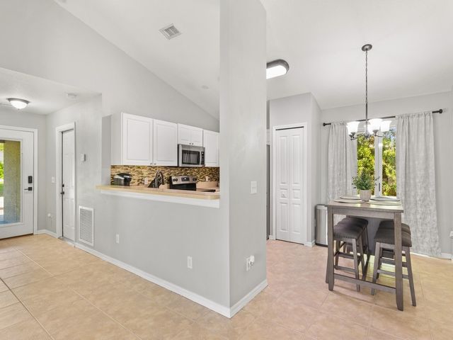 2440 89th Court, Vero Beach, FL 32966