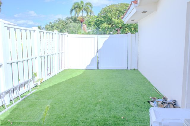 2730 NE 40th Court, Lighthouse Point, FL 33064