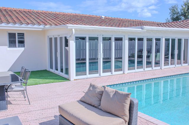 2730 NE 40th Court, Lighthouse Point, FL 33064