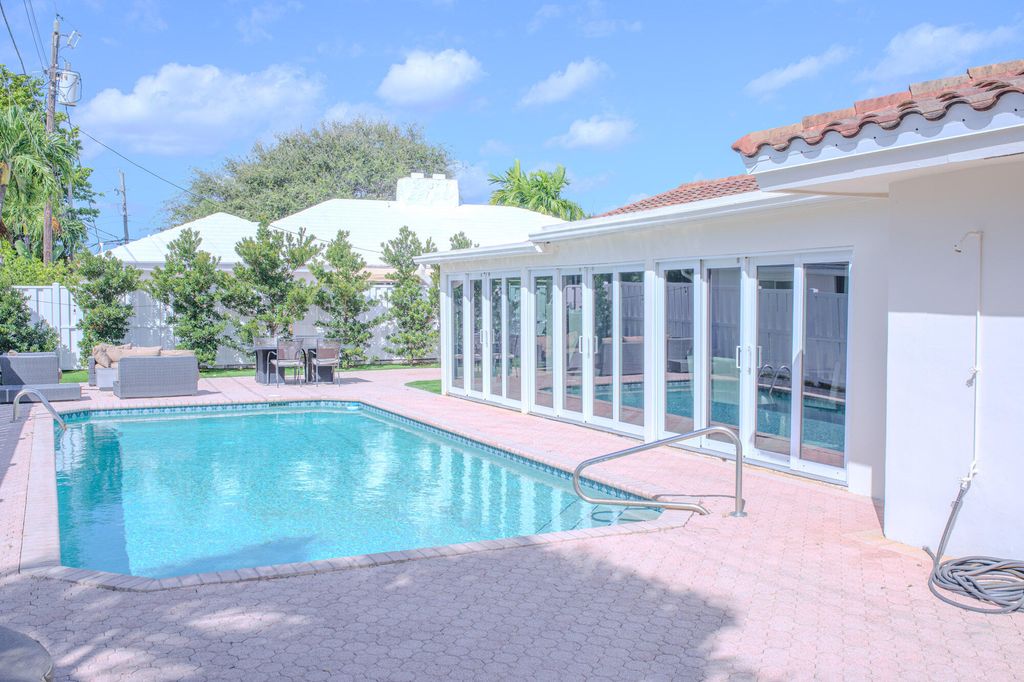 2730 NE 40th Court, Lighthouse Point, FL 33064