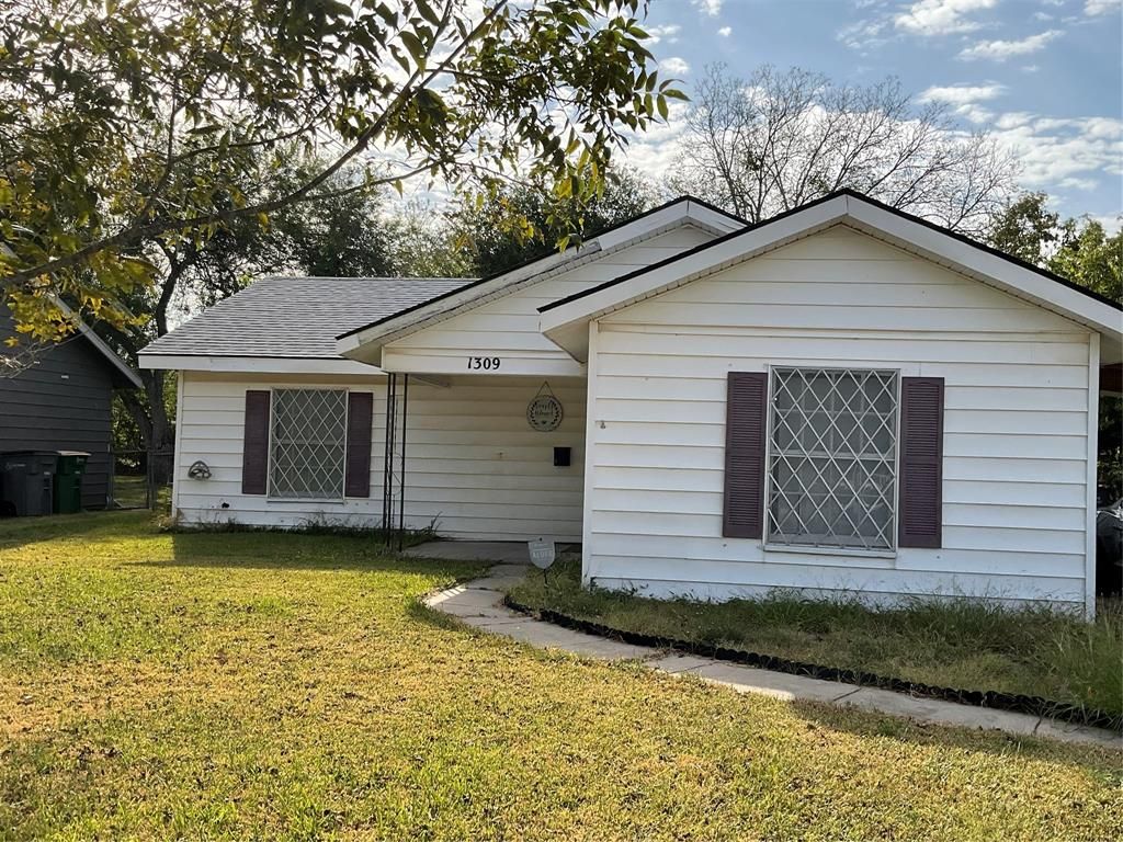 1309 La Valliere Street, Victoria, TX 77901