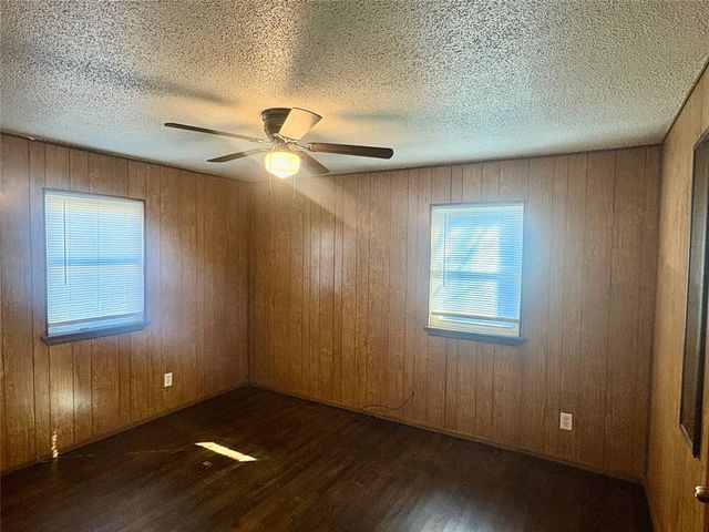 6413 S Lindsay Avenue, Oklahoma City, OK 73149