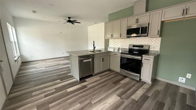 10428 Royal Adrian Drive, Conroe, TX 77303