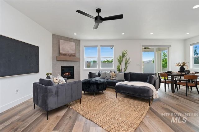 698 N Morning Glory Avenue, Eagle, ID 83616
