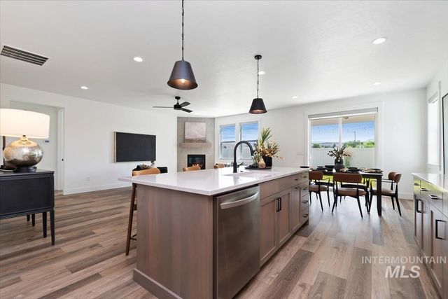 698 N Morning Glory Avenue, Eagle, ID 83616