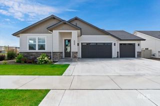 698 N Morning Glory Avenue, Eagle, ID 83616