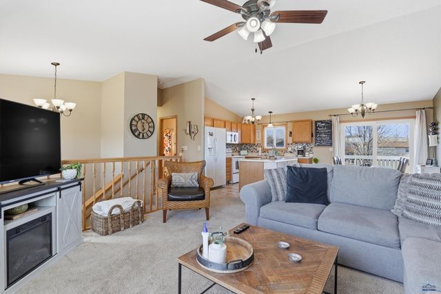 4517 THREE RIVERS DR, Rapid City, SD 57701