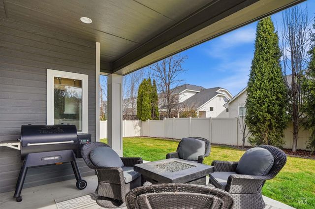 608 N Tresa Pl, Star, ID 83669