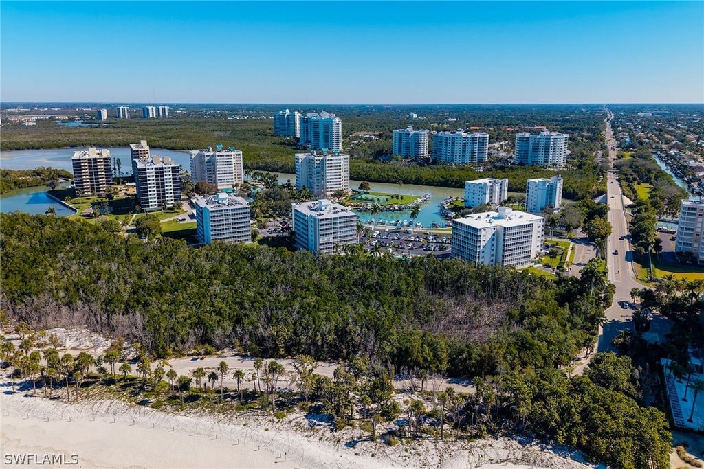 5 Bluebill AVE 101, Naples, FL 34108