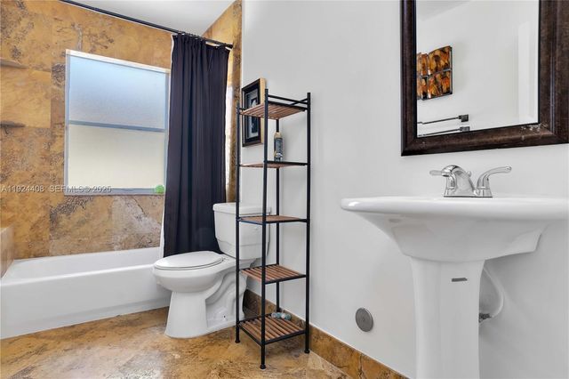 1262 Grant Ct, Hollywood, FL 33019