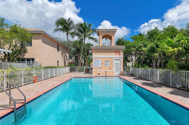 1262 Grant Ct, Hollywood, FL 33019