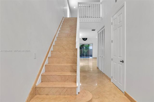 1262 Grant Ct, Hollywood, FL 33019