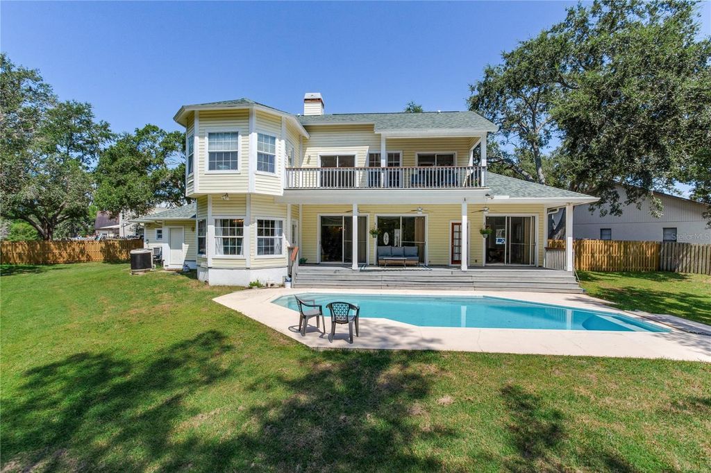 Image 2 of property listing at 1851 JUANITA COURT, Clearwater, FL 33764