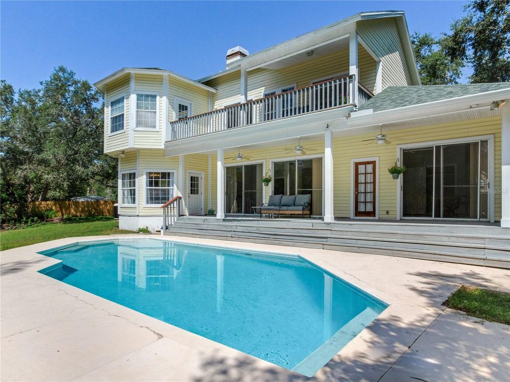 Image 61 of property listing at 1851 JUANITA COURT, Clearwater, FL 33764