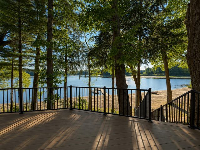 27661 Pine Lake Street, Edwardsburg, MI 49112