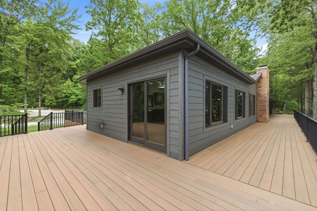 27661 Pine Lake Street, Edwardsburg, MI 49112