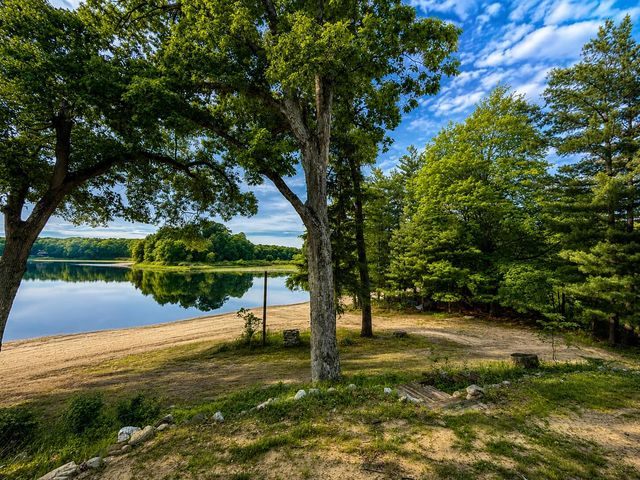 27661 Pine Lake Street, Edwardsburg, MI 49112