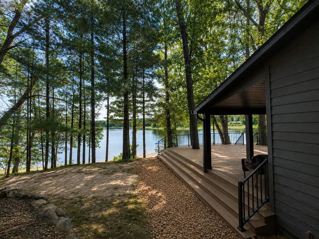 27661 Pine Lake Street, Edwardsburg, MI 49112