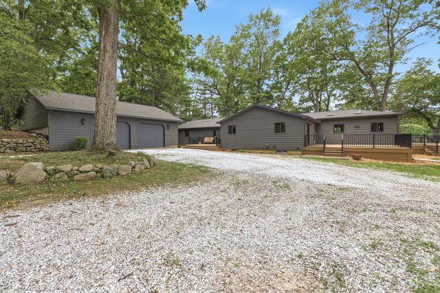27661 Pine Lake Street, Edwardsburg, MI 49112