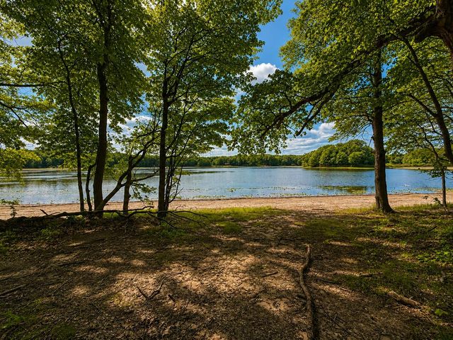 27661 Pine Lake Street, Edwardsburg, MI 49112