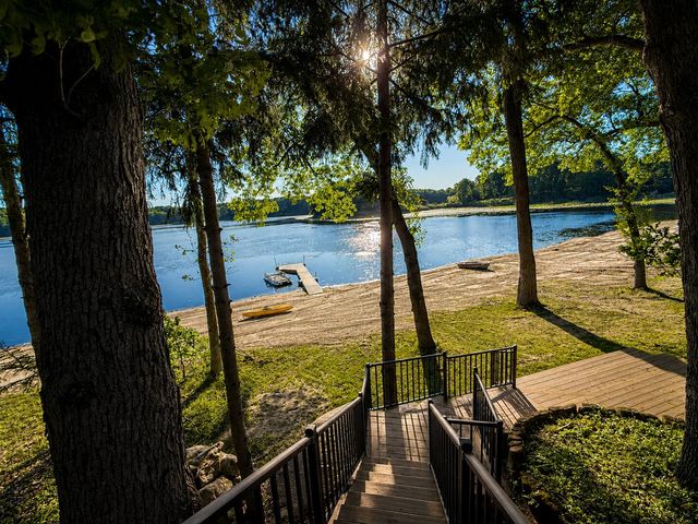 27661 Pine Lake Street, Edwardsburg, MI 49112