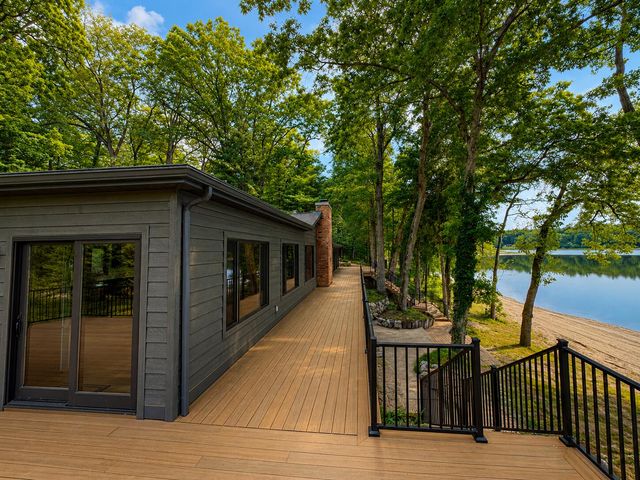 27661 Pine Lake Street, Edwardsburg, MI 49112
