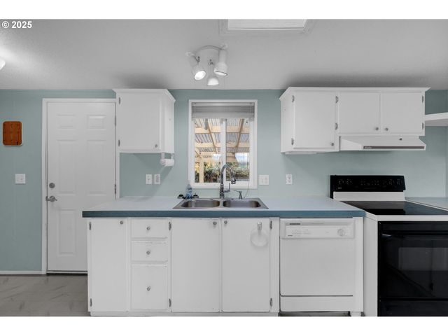 26916 HWY 36 3, Cheshire, OR 97419