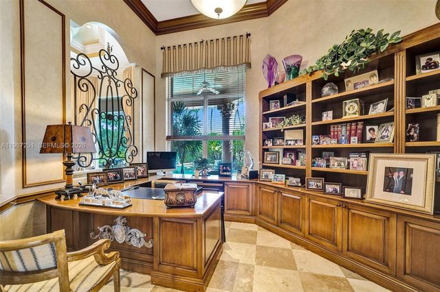 10813 Blackhawk St, Plantation, FL 33324