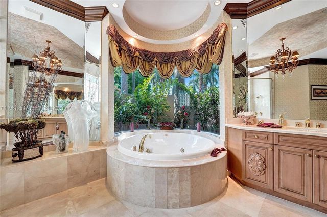 10813 Blackhawk St, Plantation, FL 33324