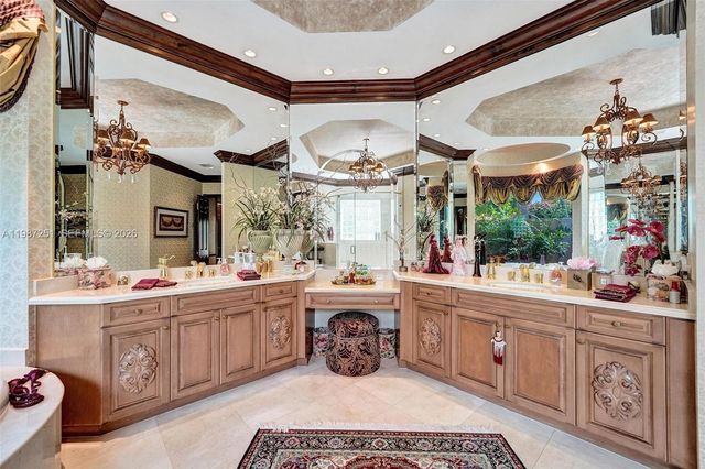 10813 Blackhawk St, Plantation, FL 33324