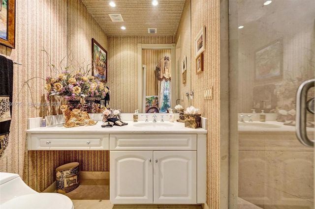 10813 Blackhawk St, Plantation, FL 33324