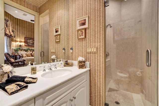 10813 Blackhawk St, Plantation, FL 33324