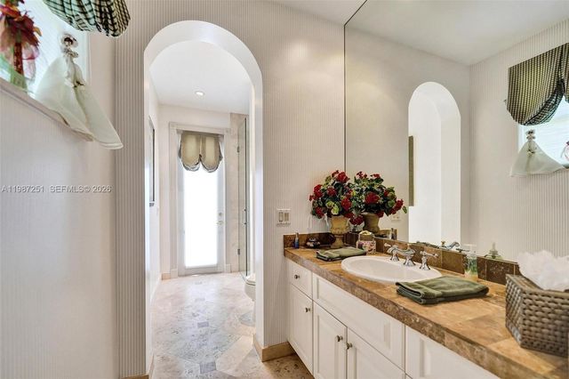 10813 Blackhawk St, Plantation, FL 33324