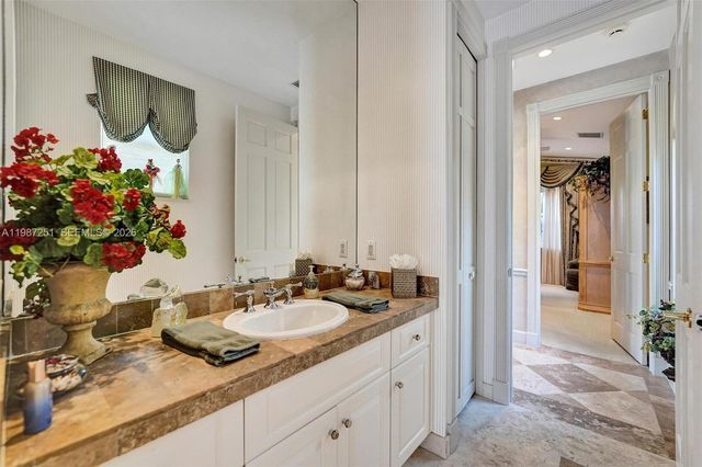 10813 Blackhawk St, Plantation, FL 33324