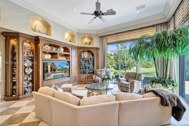 10813 Blackhawk St, Plantation, FL 33324