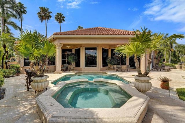 10813 Blackhawk St, Plantation, FL 33324