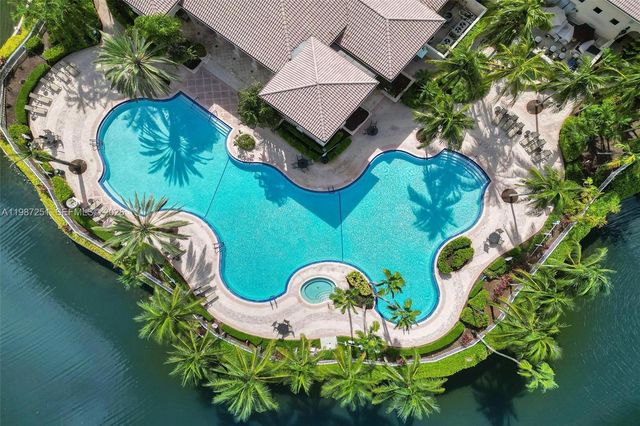 10813 Blackhawk St, Plantation, FL 33324