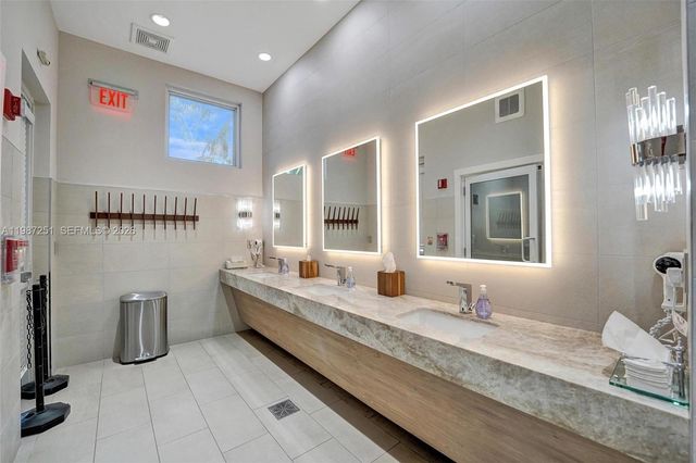 10813 Blackhawk St, Plantation, FL 33324