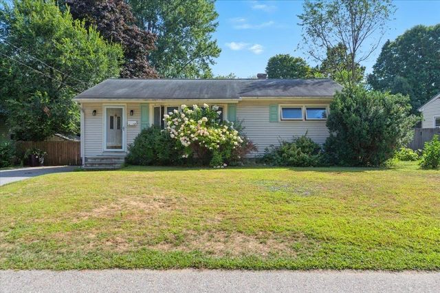 18 Maplewood Drive, South Burlington, VT 05403