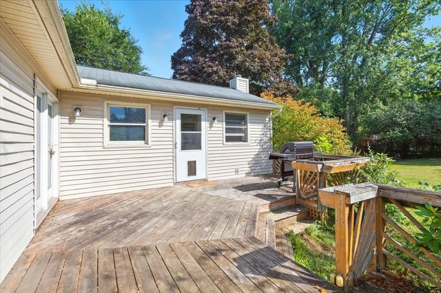 18 Maplewood Drive, South Burlington, VT 05403
