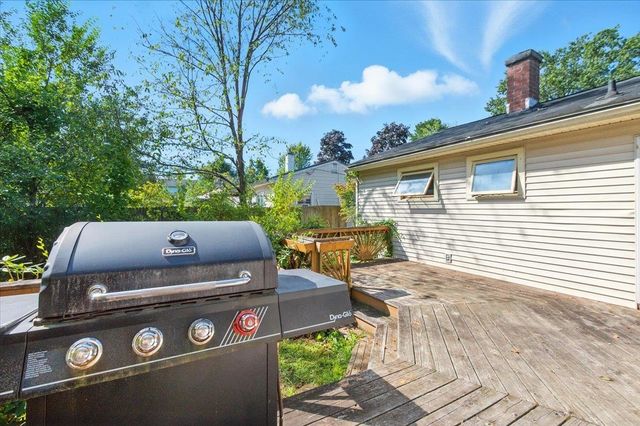 18 Maplewood Drive, South Burlington, VT 05403
