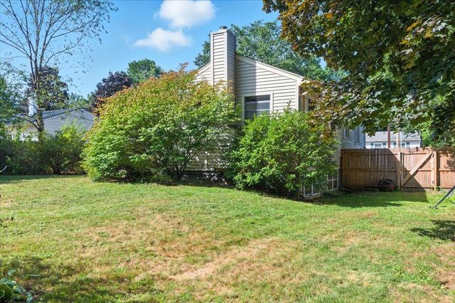 18 Maplewood Drive, South Burlington, VT 05403