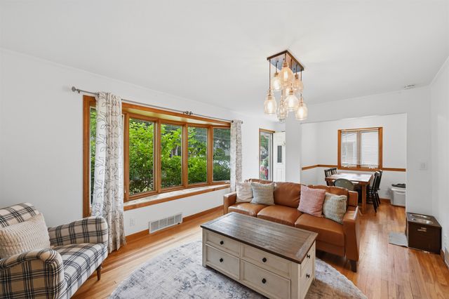 18 Maplewood Drive, South Burlington, VT 05403