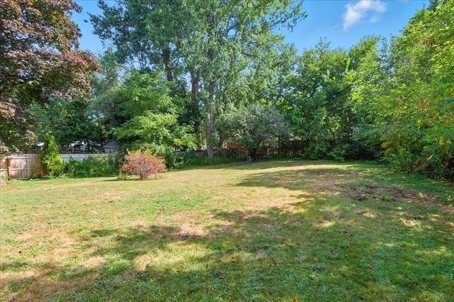 18 Maplewood Drive, South Burlington, VT 05403