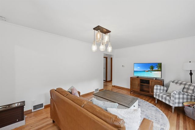 18 Maplewood Drive, South Burlington, VT 05403