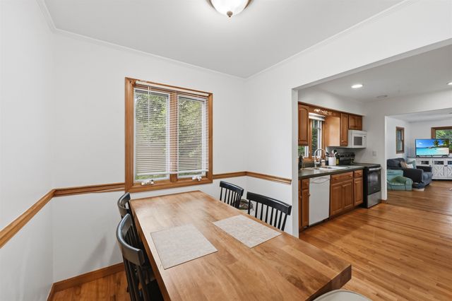 18 Maplewood Drive, South Burlington, VT 05403