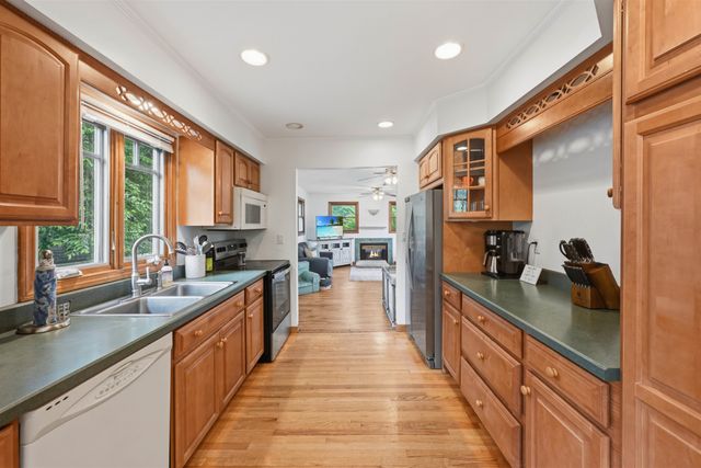 18 Maplewood Drive, South Burlington, VT 05403