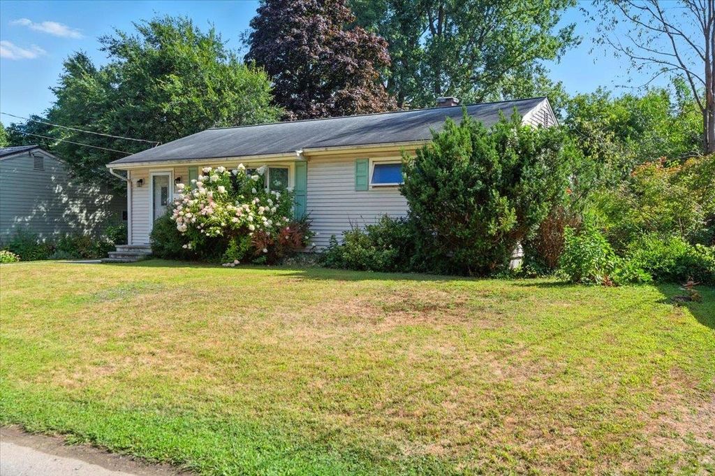18 Maplewood Drive, South Burlington, VT 05403